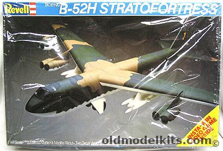 Revell 1/144 Boeing B-52H Stratofortress with GMA-87A Skybolt / AGM-69 SRAM / AGM-28 Hound Dog / ADM-20 Quail Missiles, 4728 plastic model kit